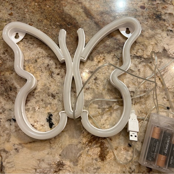 Led butterfly & flower pot bundle - Picture 4 of 13